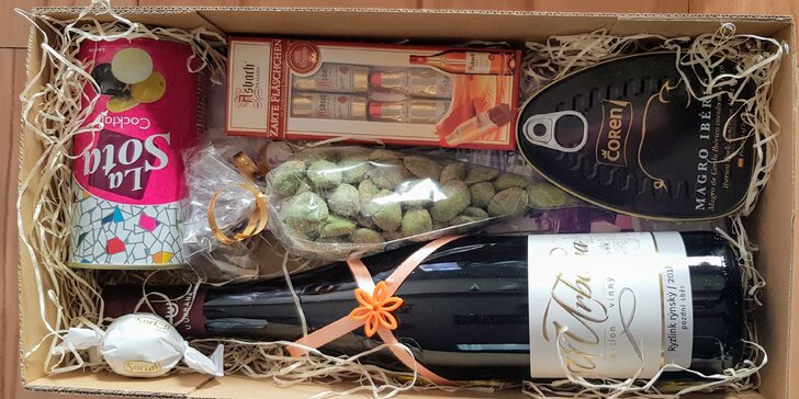 Balíčky pro gurmány: přívlastkové víno, belgické pralinky i čokoláda, paštika a šunka nebo olivy