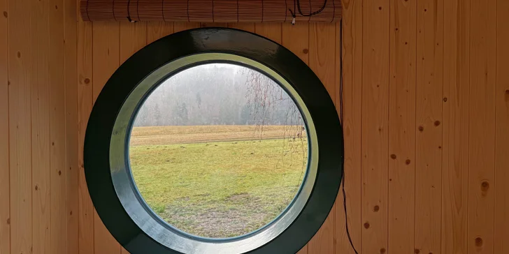 Užijete si výhledy na okolní louky a lesy.