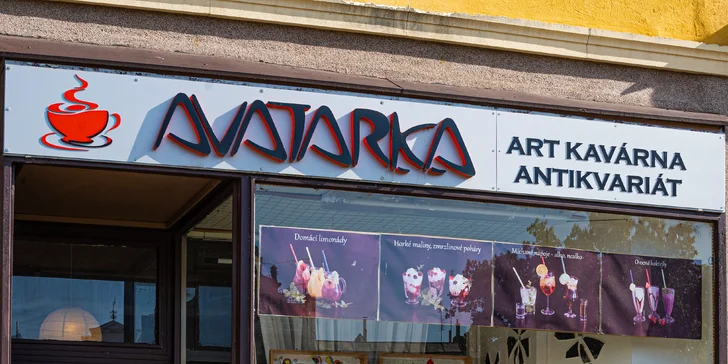 Dobrota z kavárny a antikvariátu Avatarka: káva a kokosový zákusek s sebou