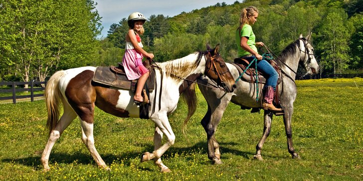 Prázdniny v sedle: týdenní dětský tábor u koní v Beskydech