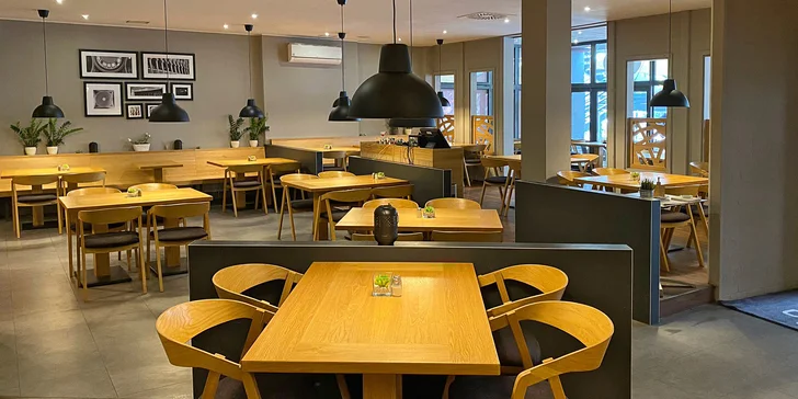Dvě parádní pizzy o průměru 32 cm podle výběru z celkem 16 druhů