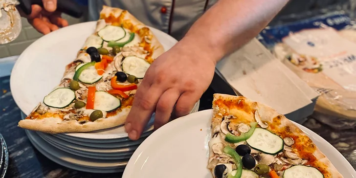 Dvě parádní pizzy o průměru 32 cm podle výběru z celkem 16 druhů