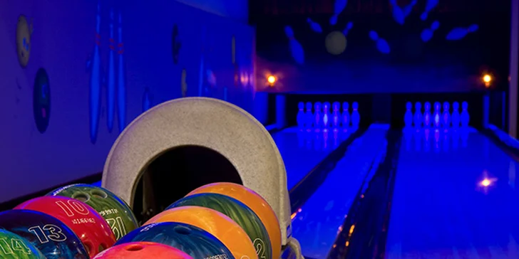 S partou za zábavou: 1 nebo 2 hodiny bowlingu pro 1–4 hráče