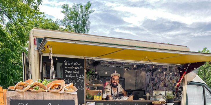Tuniské menu z food trucku v Karlíně či na Malé Straně: masové či vege i s domácí limonádou