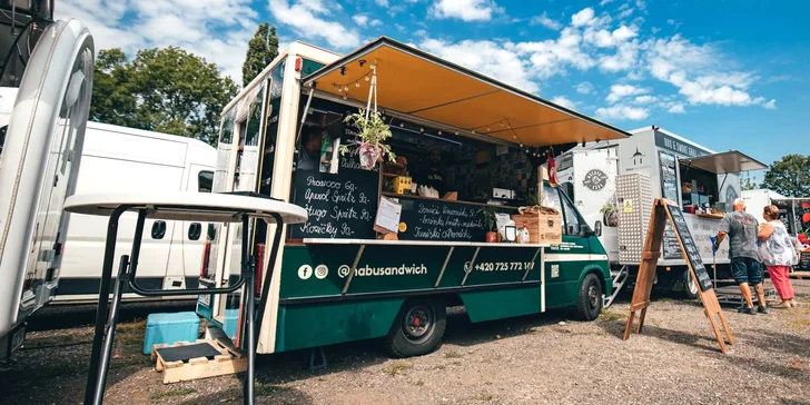Tuniské menu z food trucku v Karlíně či na Malé Straně: masové či vege i s domácí limonádou