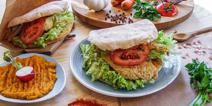 Tuniské menu z food trucku v Karlíně či na Malé Straně: masové či vege i s domácí limonádou