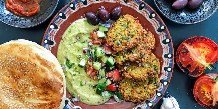 Tuniské menu z food trucku v Karlíně či na Malé Straně: masové či vege i s domácí limonádou