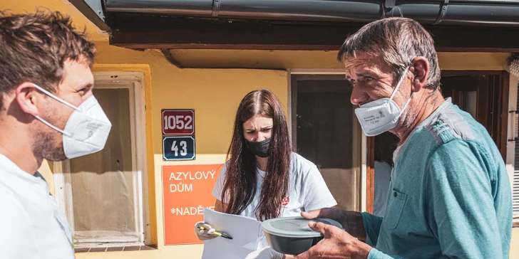 Podpořte projekt Zachráněný oběd pro lidi v nouzi: kvalitní jídlo, které by se jinak vyhodilo