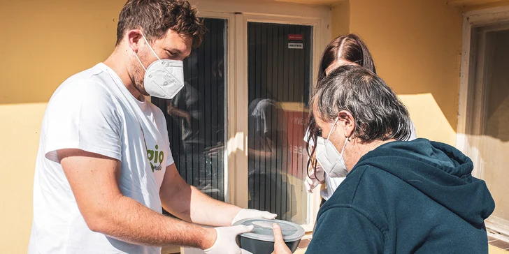Podpořte projekt Zachráněný oběd pro lidi v nouzi: kvalitní jídlo, které by se jinak vyhodilo