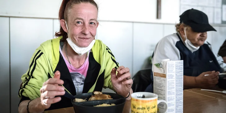 Podpořte projekt Zachráněný oběd pro lidi v nouzi: kvalitní jídlo, které by se jinak vyhodilo