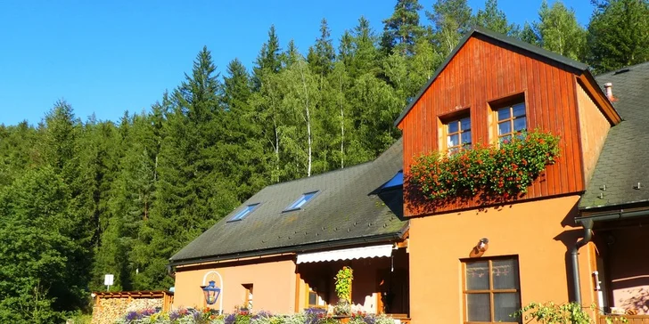 Aktivní dovolená v Adršpachu: polopenze i relax v koupacím sudu