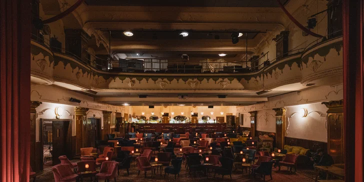 Stand-up comedy v Royal Theatre & Club Chic a seznamovací akce „Set Me Up“