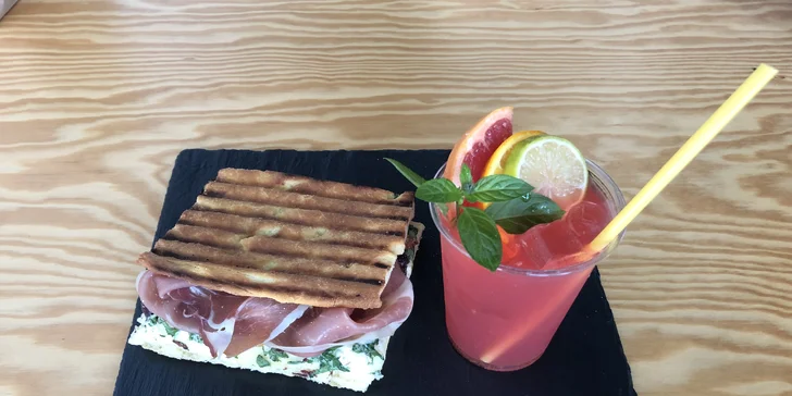 Focaccia sendvič se sušenou šunkou i mozzarellou a limonáda pro 1 nebo 2