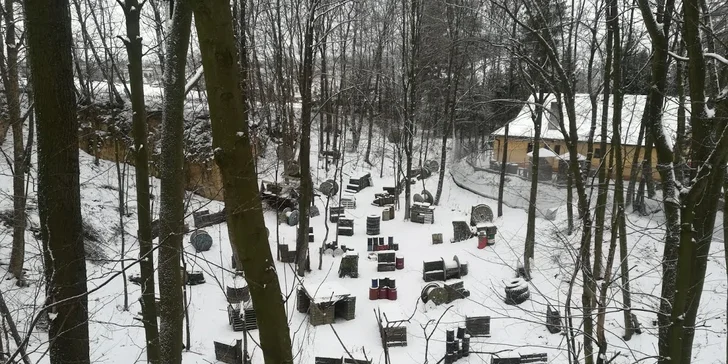 Neomezená hra paintballu včetně kuliček a vybavení v Aiglově lomu