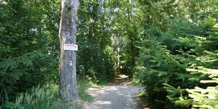 Neomezená hra paintballu včetně kuliček a vybavení v Aiglově lomu