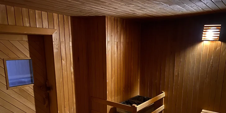 Privátní venkovní wellness: 60minutová sauna pro dva, 90minutové wellness až pro čtyři