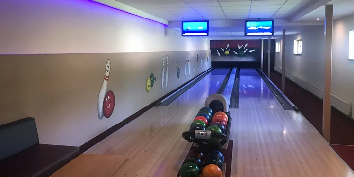 S partou za zábavou: 1 nebo 2 hodiny bowlingu pro 1–4 hráče