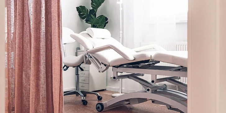 Kosmetické ošetření obličeje, krku a dekoltu s koncentráty vitamínu A a aloe vera