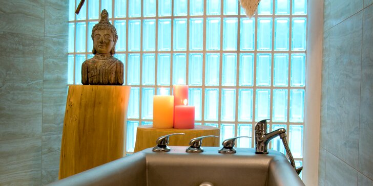Zážitková koupel s neomezeným vstupem do saunového světa s vířivkou: Pivní koupel a Kleopatřina růžová lázeň