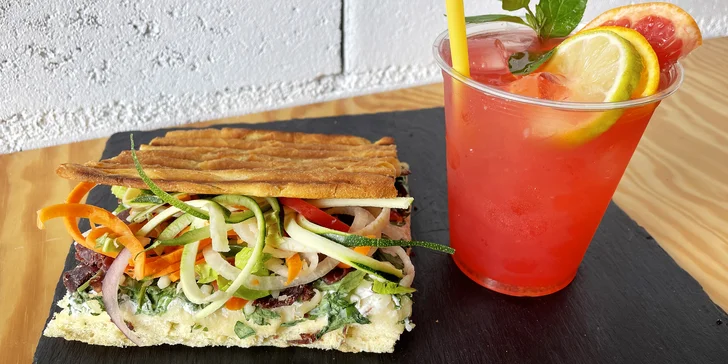Focaccia sendvič se sušenou šunkou i mozzarellou a limonáda pro 1 nebo 2
