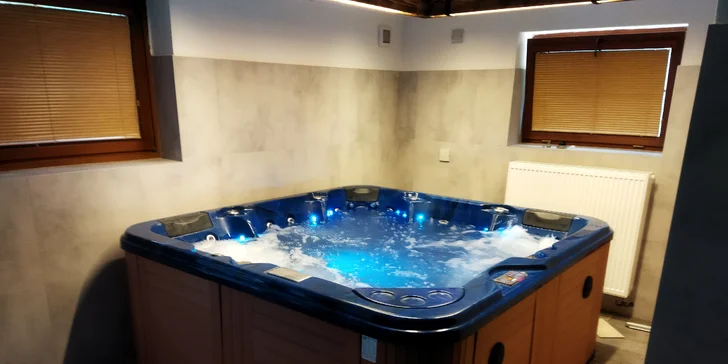 Nový penzion na Broumovsku: pokoje či apartmán s terasou, privátní wellness i venkovní bazén, snídaně