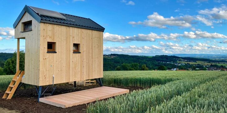 Glamping na kouzelném místě s luxusním výhledem: ubytování i snídaně v moderním domku na Vysočině