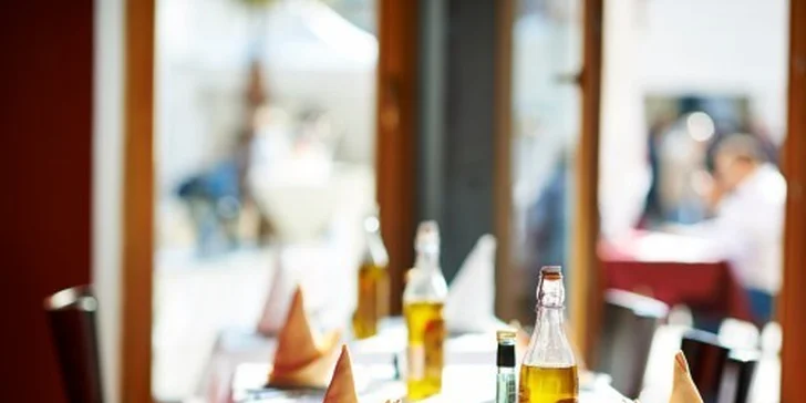 Balkán na talíři: pleskavice, čevabčiči a grilovaná zelenina pro 2 osoby