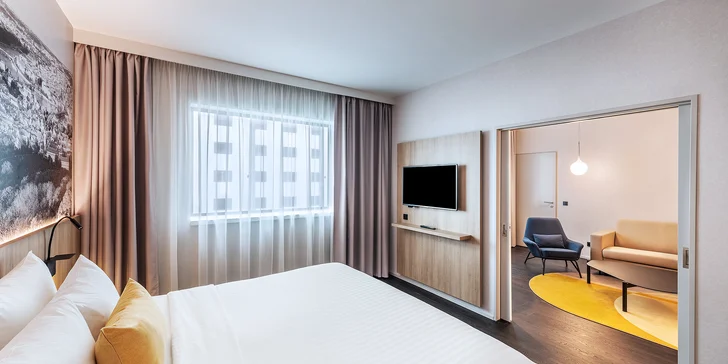 Ubytování v hotelu Marriott na letišti Václava Havla se snídaní či polopenzí a jízdenka na pražské MHD zdarma