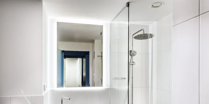 Ubytování v hotelu Marriott na letišti Václava Havla se snídaní či polopenzí a jízdenka na pražské MHD zdarma