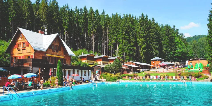 Pro výletníky a otužilce: bungalov či apartmán u lesní plovárny v KRNAPu
