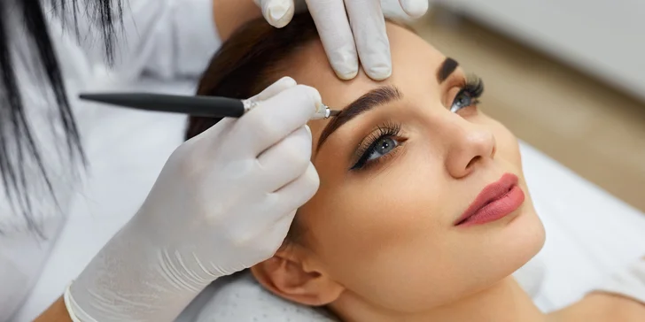 Zvýraznění a zhuštění obočí: 3D microblading (vláskování) nebo stínování