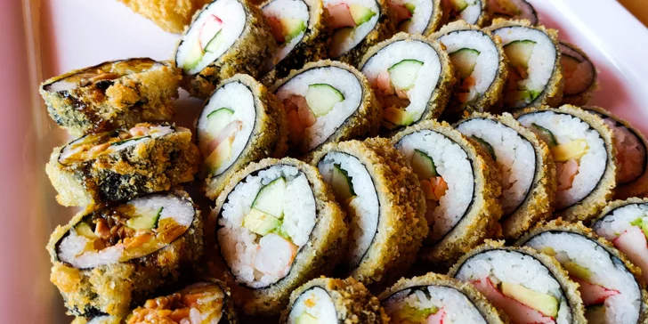 Sushi sety s 32 až 53 ks: krab, krevety, tuňák, okurka, avokádo i losos