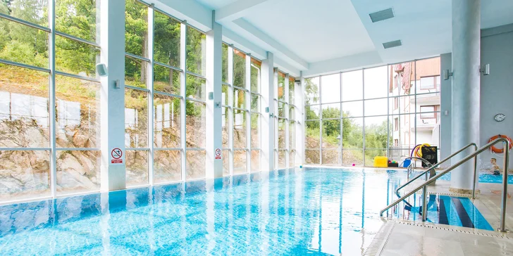Dovolená v polských Jizerkách o samotě, v páru i s celou rodinou: polopenze a neomezený wellness