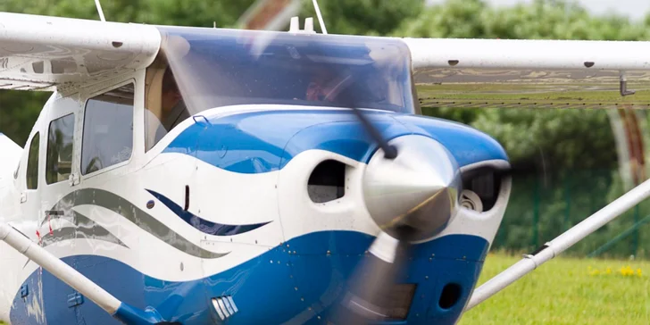 Vzhůru do oblak: seznamovací let i možnost pilotování moderního letounu Cessna 172SP G1000