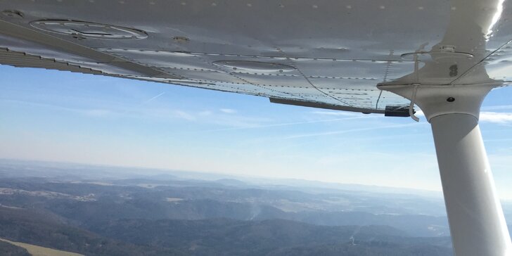 Vzhůru do oblak: seznamovací let i možnost pilotování moderního letounu Cessna 172SP G1000
