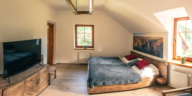 Nový penzion na Broumovsku: pokoje či apartmán s terasou, privátní wellness i venkovní bazén, snídaně