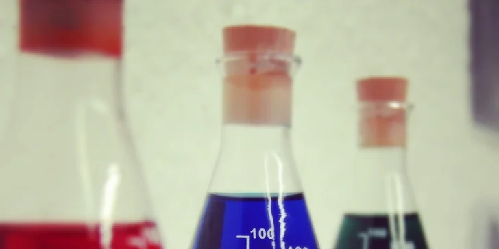 Zneškodněte virus a odhalte Tajný experiment: úniková hra pro 2–4 hráče