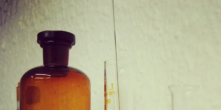 Zneškodněte virus a odhalte Tajný experiment: úniková hra pro 2–4 hráče