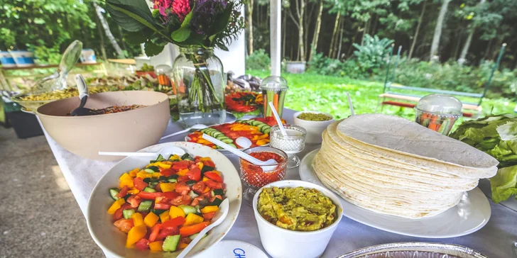 Otevřené vouchery na catering: chlebíčky, obložené mísy, jednohubky i řízky