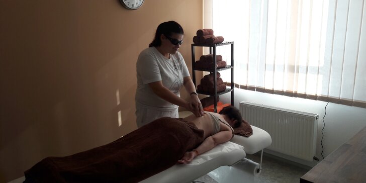 Ulevte bolavým zádům: hodinová klasická masáž od Nevidomých masérů