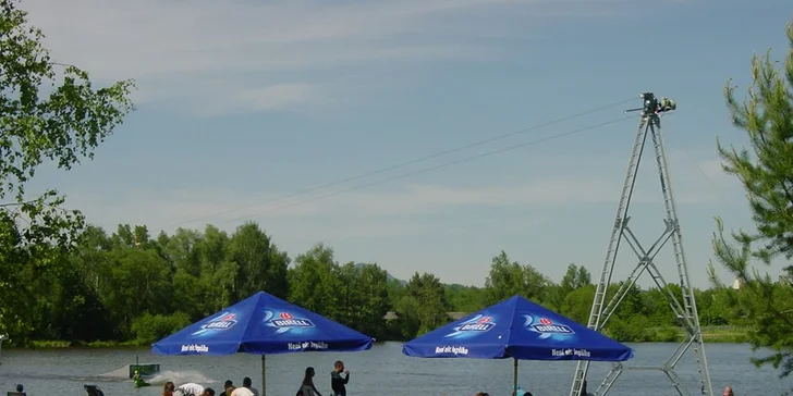 60 minut jízdy po vodní hladině: wakeboard pro 2 osoby s dozorem instruktora