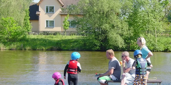 60 minut jízdy po vodní hladině: wakeboard pro 2 osoby s dozorem instruktora