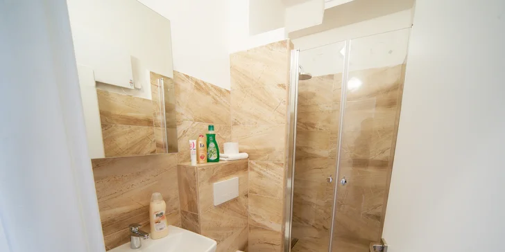 Pohoda v Karlových Varech až pro 8 osob: vybavené apartmány s kuchyňkou