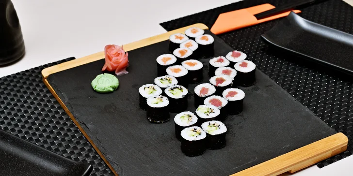 Až 50 ks sushi v setu i s gyoza taštičkami a rýžovými kuličkami s masem