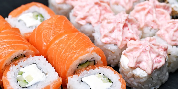 Až 50 ks sushi v setu i s gyoza taštičkami a rýžovými kuličkami s masem