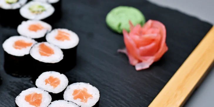 Až 50 ks sushi v setu i s gyoza taštičkami a rýžovými kuličkami s masem