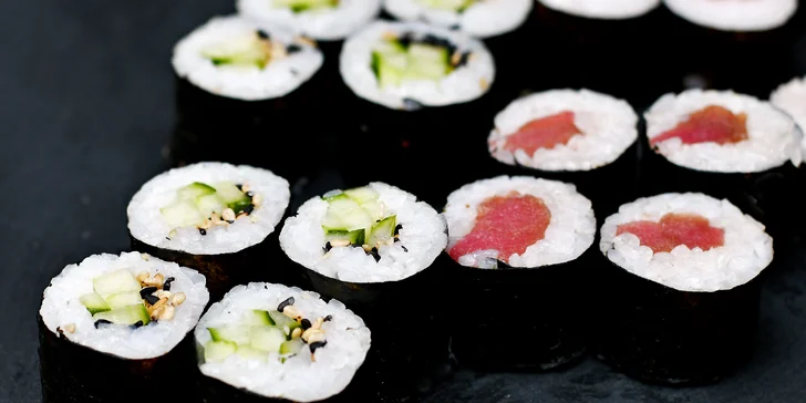 Až 50 ks sushi v setu i s gyoza taštičkami a rýžovými kuličkami s masem