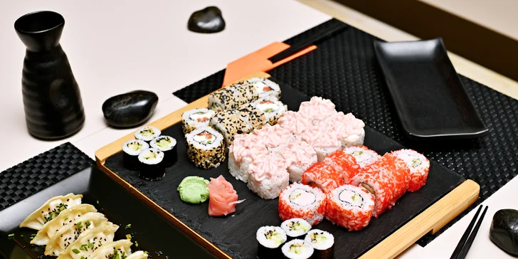 Až 50 ks sushi v setu i s gyoza taštičkami a rýžovými kuličkami s masem