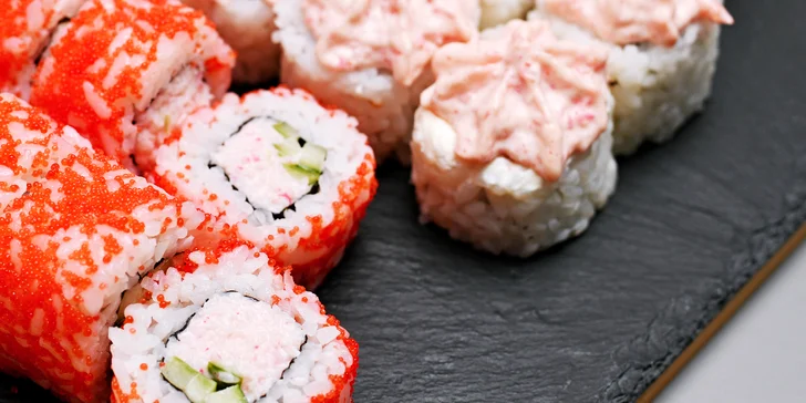 Až 50 ks sushi v setu i s gyoza taštičkami a rýžovými kuličkami s masem