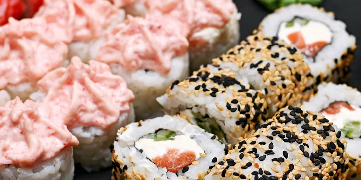 Až 50 ks sushi v setu i s gyoza taštičkami a rýžovými kuličkami s masem